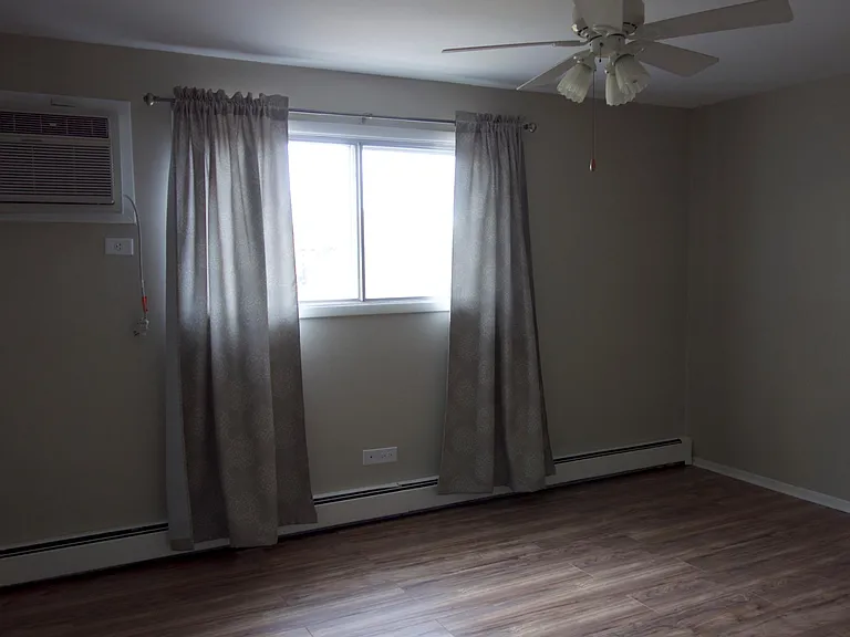 10530 Parkside Ave — Photo 7