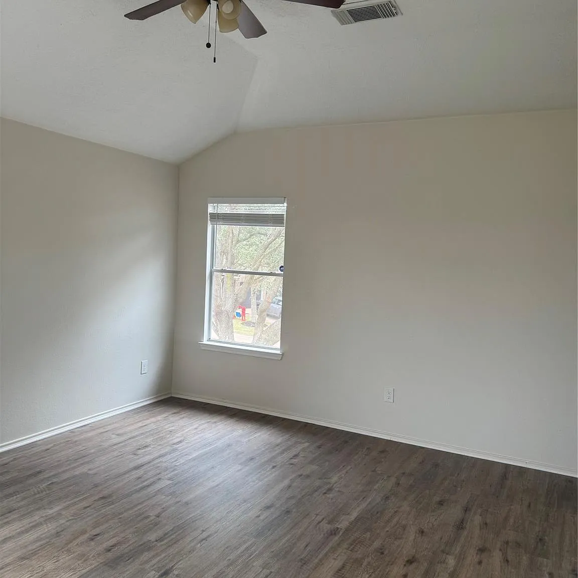 4 bed, 2.5 bath, 1758 sqft, $2,800 — Photo 4