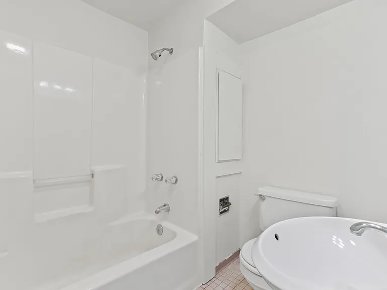 4320-4328 NE Maywood Pl — Photo 13