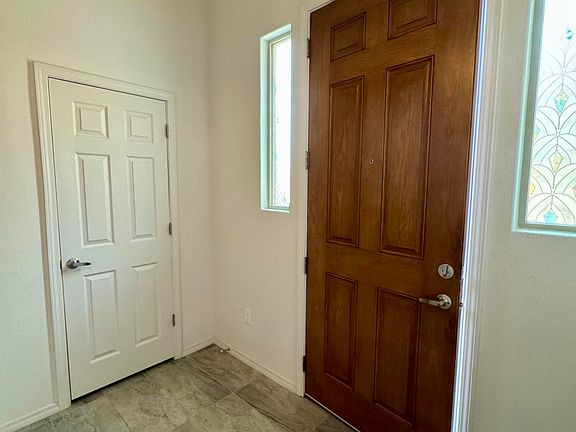 4th image of 3245 Oakmount Dr SE
