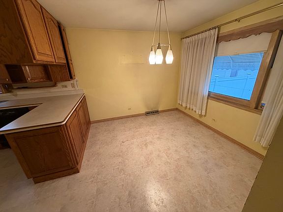 5th image of 8325 S Karlov Ave