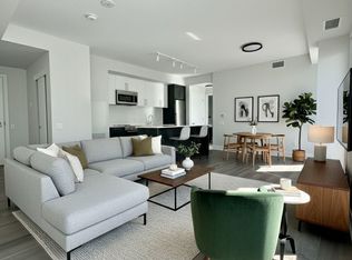 2525 Bathurst St #903, Toronto, ON M6B 2Y9