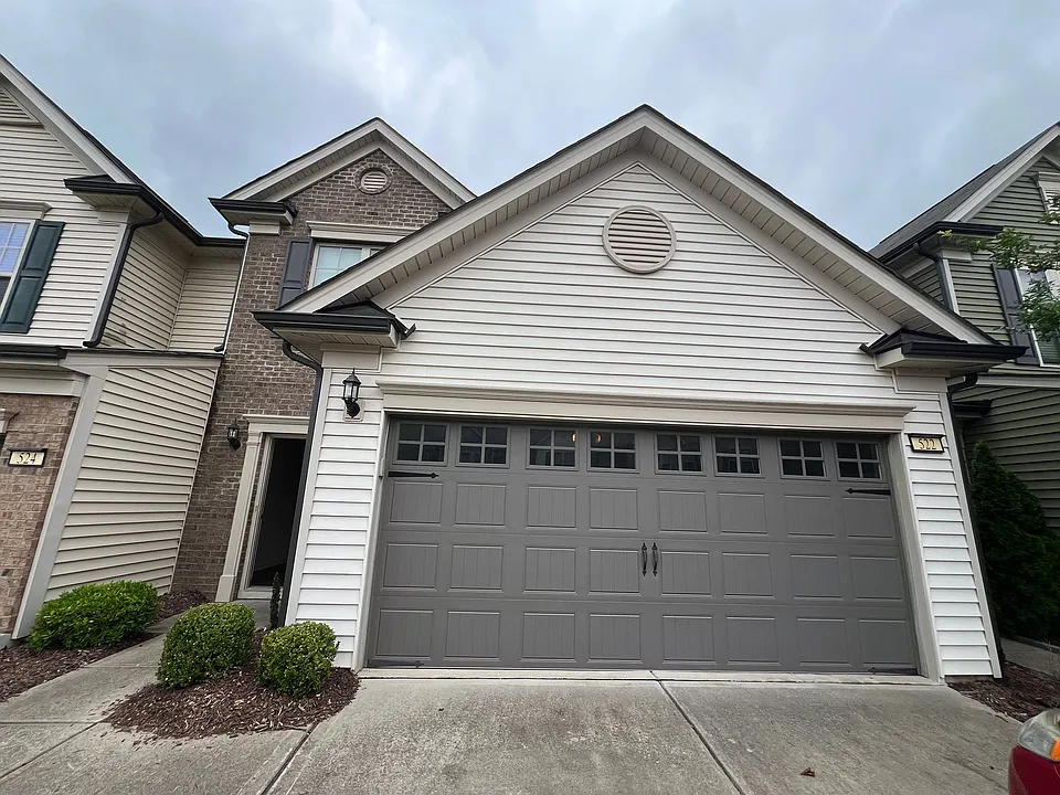 522 Denhoff Dr