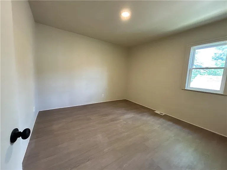1317 Plum St — Photo 8