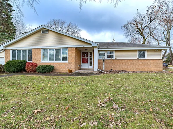 1818 E Kensington Rd, Arlington Heights, IL 60004