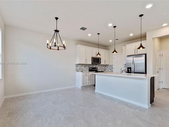 2nd image of 1455 Silk Oak Dr Unit 1455