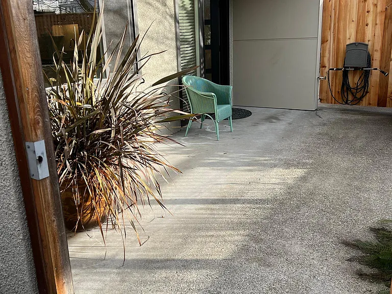 2332 Minor Ave E #8 — Photo 2