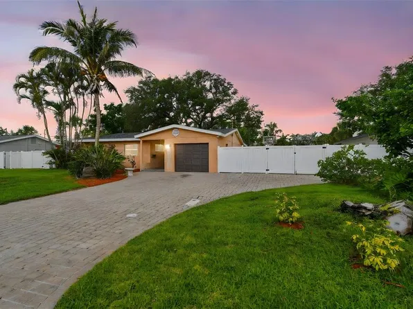 4400 HELENA STREET NE, ST PETERSBURG, FL 33703