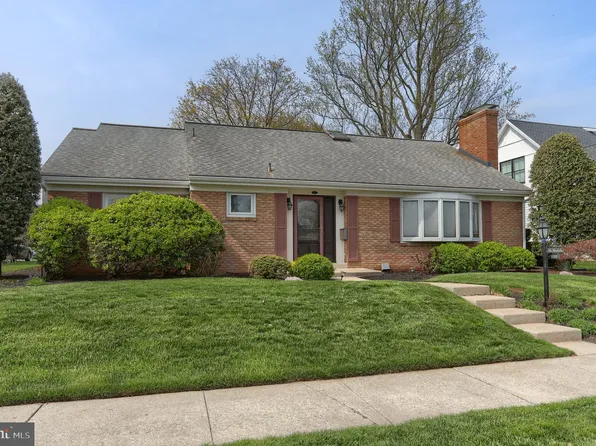 319 Cedar Ave, Hershey, PA 17033