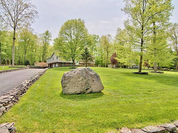 3rd image of 219 Melvin Ln