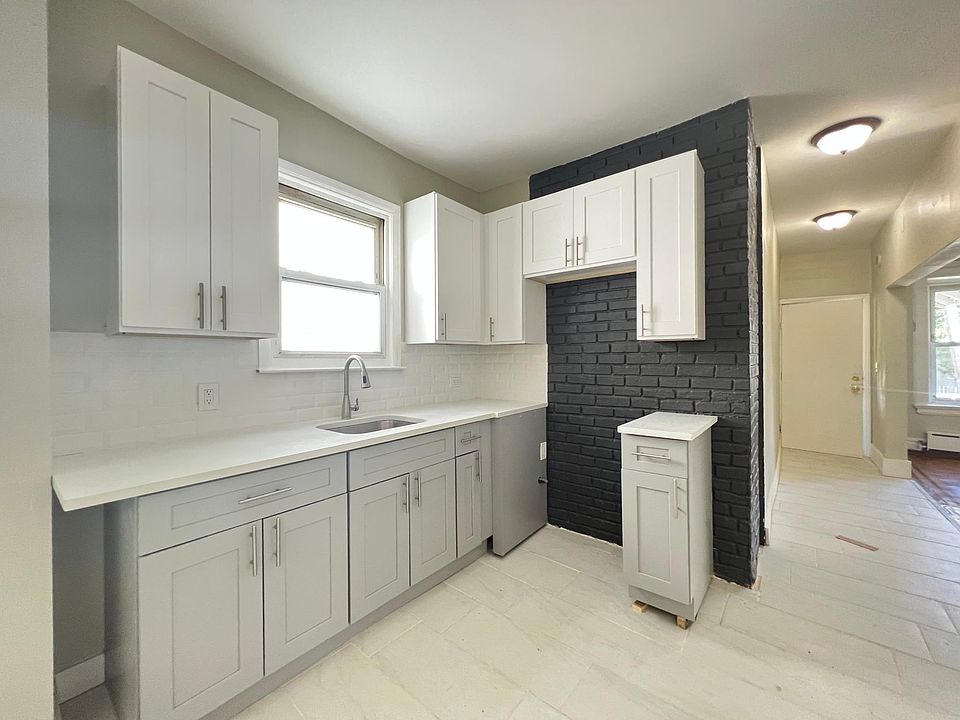1st image of 899 S 19th St Floor 3