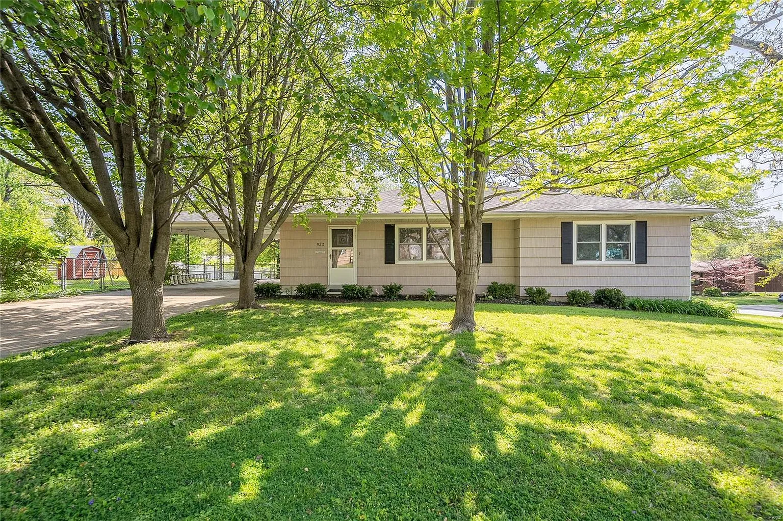 922 Albany Ct photo 1