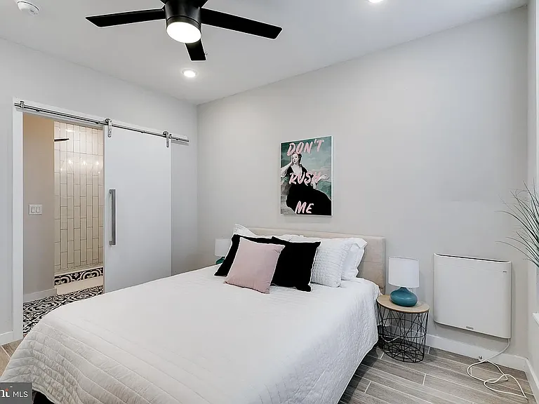 1825 Ginnodo St #1R — Photo 17