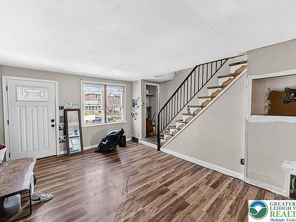 4th image of 236 W Washington Ave