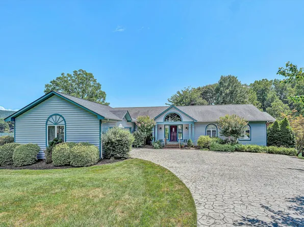 70 Sandy Edge Cir, Penhook, VA 24137