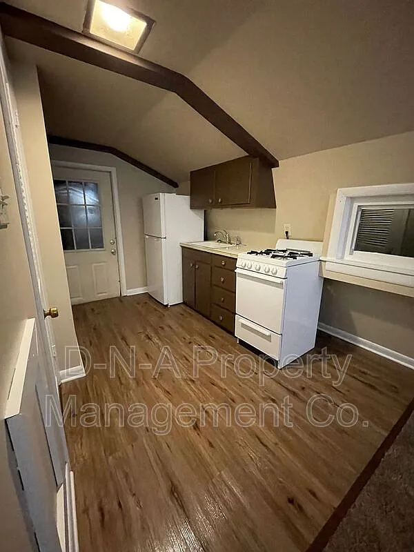 Building Photo - 106 3rd St #14