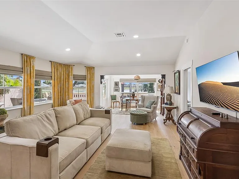 1304 Santa Rosa Ct — Photo 9