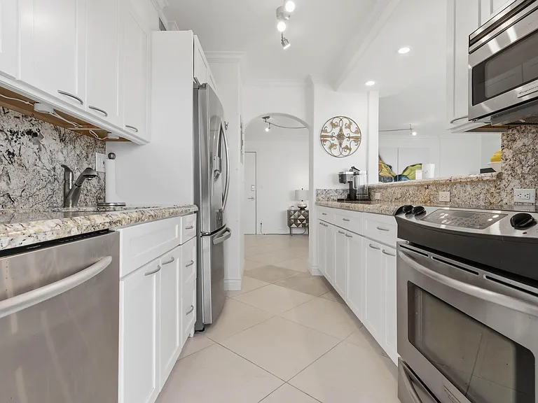 2715 N Ocean Blvd #10C — Photo 8