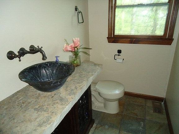 4th image of 1100 Claire Ln
