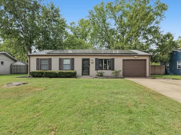 1307 Briarwood Dr, Champaign, IL 61821