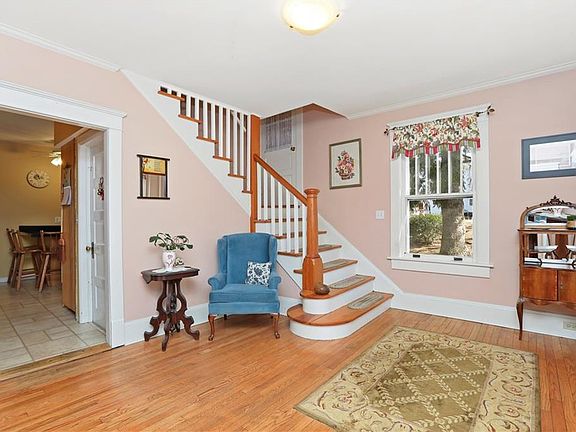 3rd image of 42 Crosby Ave