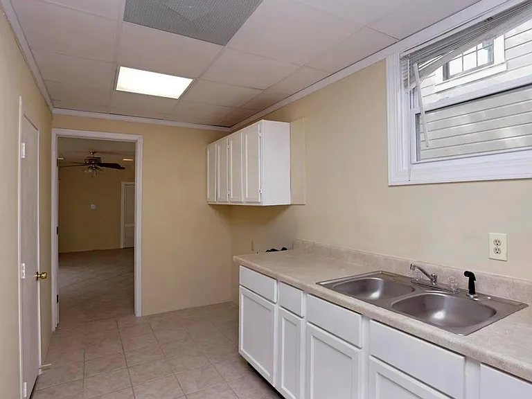2321 Sheridan St — Photo 9