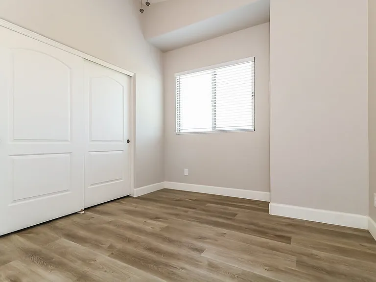 6512 S 49th Dr — Photo 10