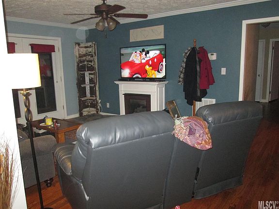 5th image of 826 Hawthorne Dr NE