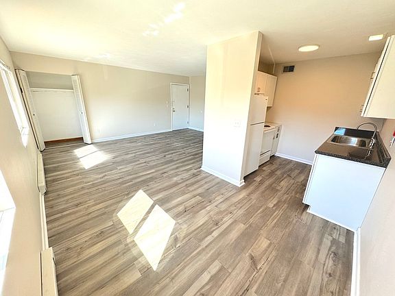 5th image of 1126 Sparrow Rd APT 12