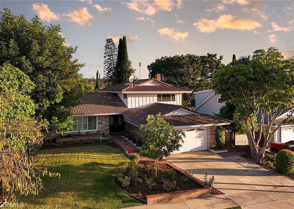 1st image of 25182 Vespucci Rd