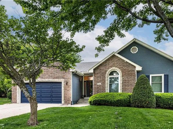 204 SE Carolina Dr, Lees Summit, MO 64063