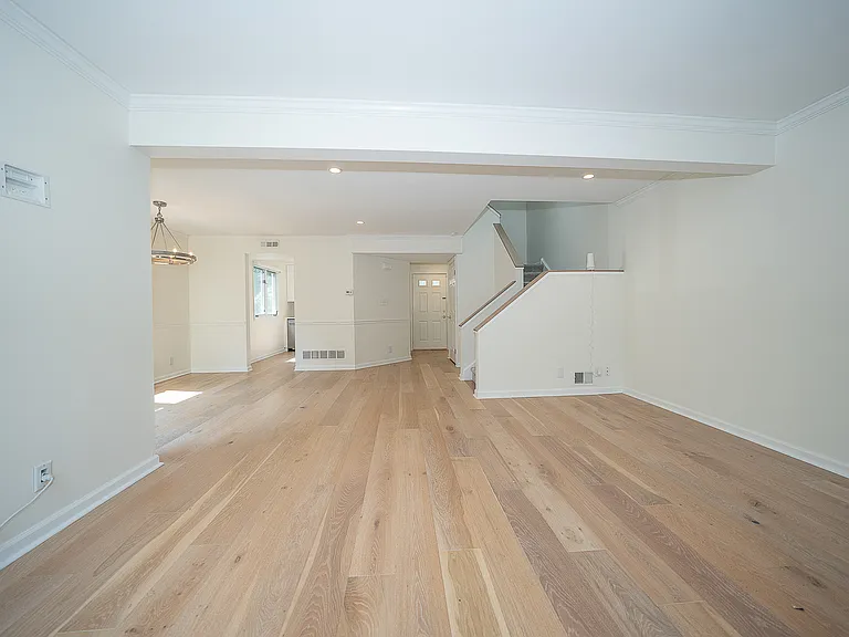 116 Montrose Ave #H — Photo 7