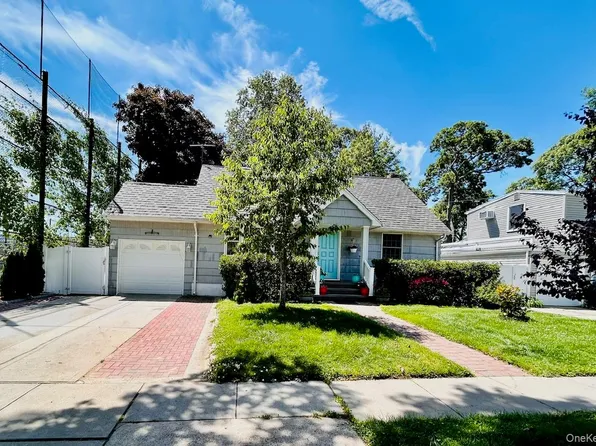 156 Moore Avenue, Massapequa Park, NY 11762