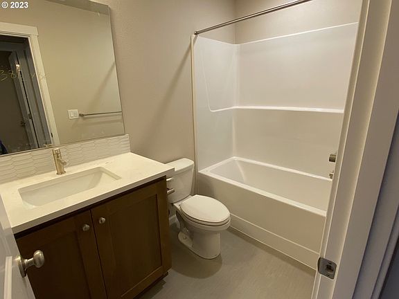 5th image of 8215 SE Leafhopper St #1007
