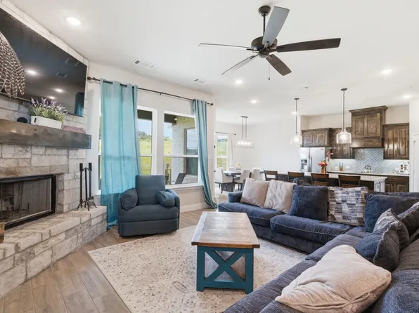 404 Oak Meadow Ln, Weatherford, TX 76085