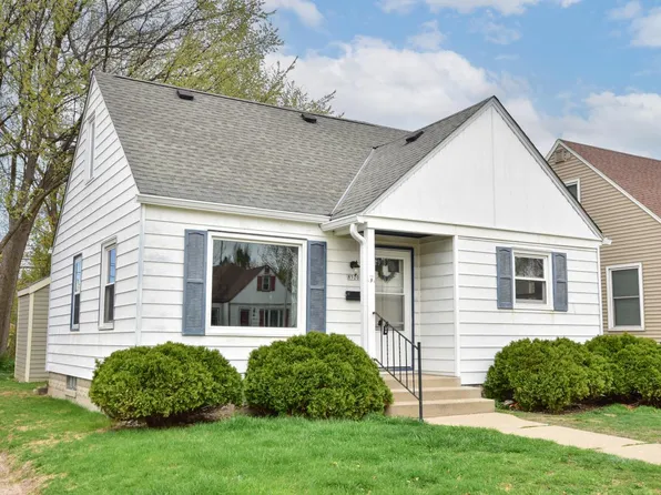 8520 West Hayes AVENUE, West Allis, WI 53227