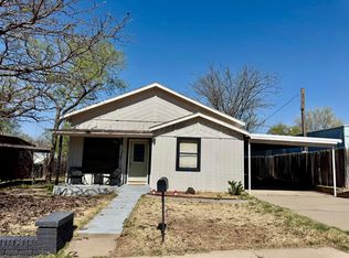 411 E Kingman Ave, Canadian, TX 79014