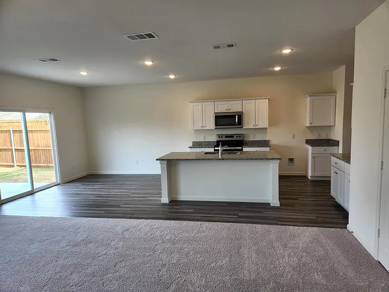 1702 Marquette Dr — Photo 4