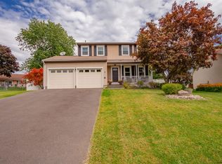 2 Woodlawn Cir, Cohoes, NY 12047