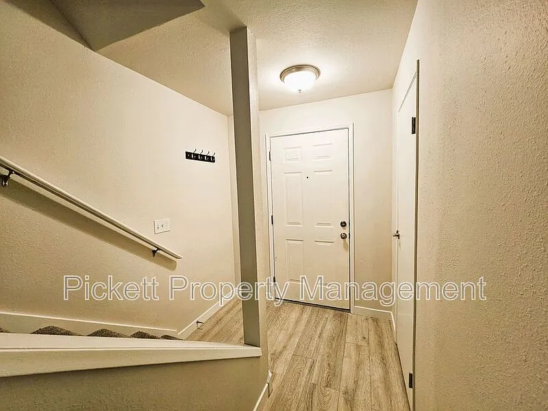 2 bed, 1.5 bath, 850 sqft, $1,695 — Photo 2