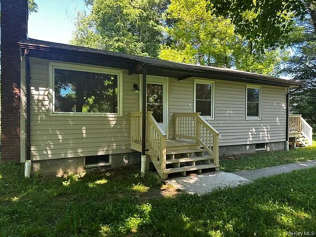 97 Cold Spring Rd — Photo 1