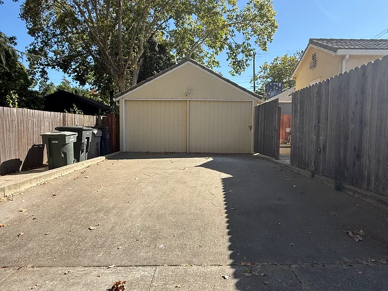 1901 39th St — Photo 13