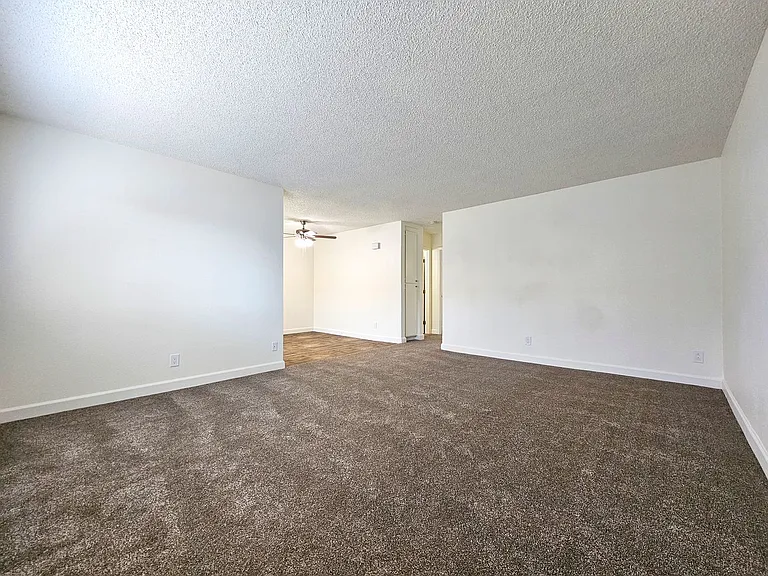 Raymond Ritz Apartments — Photo 21