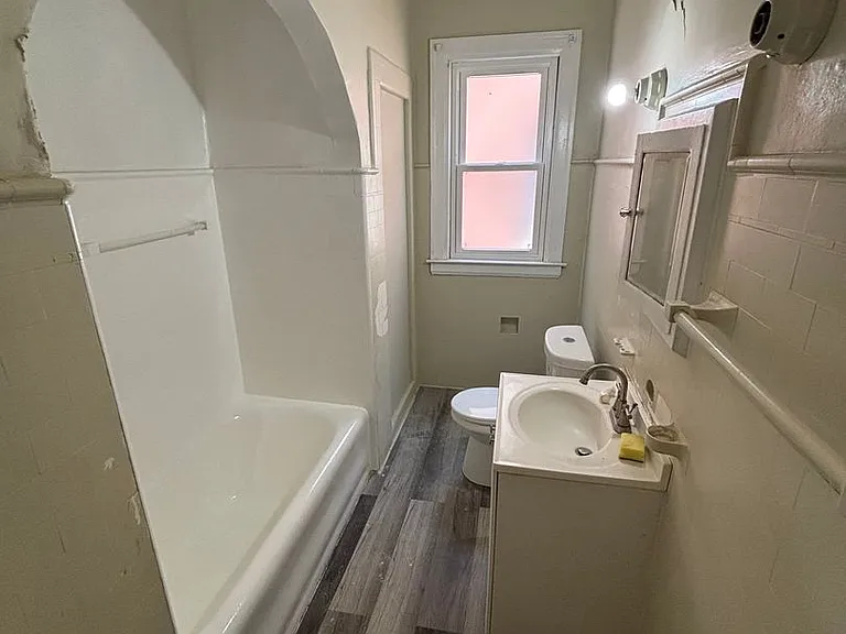 2669 Glendale St — Photo 9