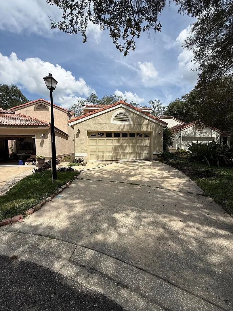 Beautiful 3-bedroom, 2.5-bathroom townhome in Winter Springs — Photo 1