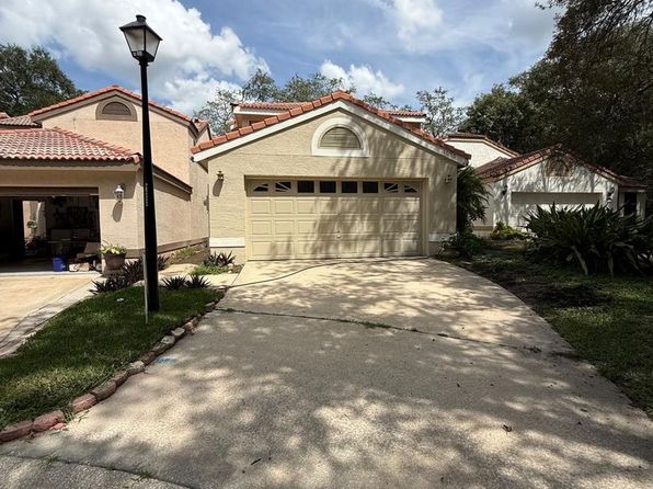 1030 Knoll Wood Ct
