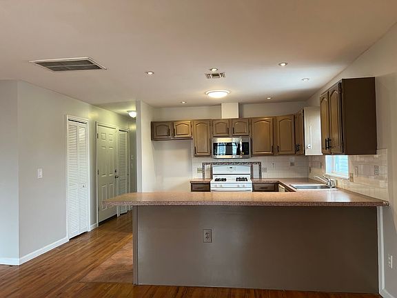 2nd image of 33 McAdoo Ave #3