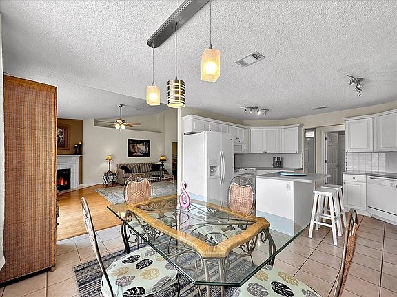 2nd image of 7241 Antoinette Cir