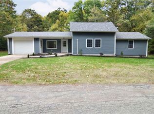 32 Canonchet Driftway, Hope Valley, RI 02832