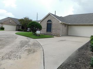 714 Apple Blossom Dr, Pearland, TX 77584